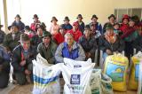 Comunidad de Cebadas en la parroquia Ingapirca se beneficia con insumos agropecuarios entregados por la prefectura del Cañar
