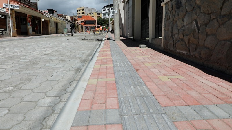 Avanzan a su etapa final los trabajos de mejoramiento vial en la Ciudadela del Chofer, cantón Cañar