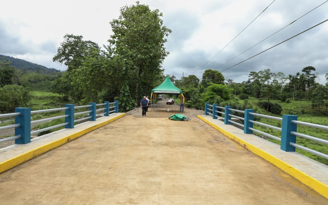 Inauguramos reconstrucción del puente de Pogyos, una obra de infraestructura que conecta a tres provincias.