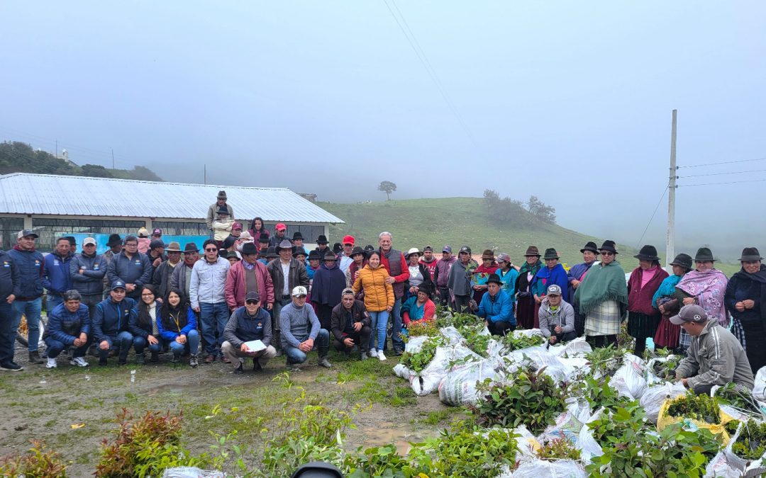 Entregamos semillas de pasto y plantas para fortalecer la agricultura y conservar los recursos naturales de Purubín.