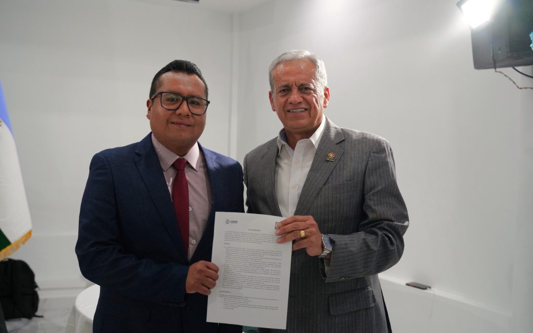 Prefectura y Municipio de Déleg firman acta de compromisos para ejecución de obras