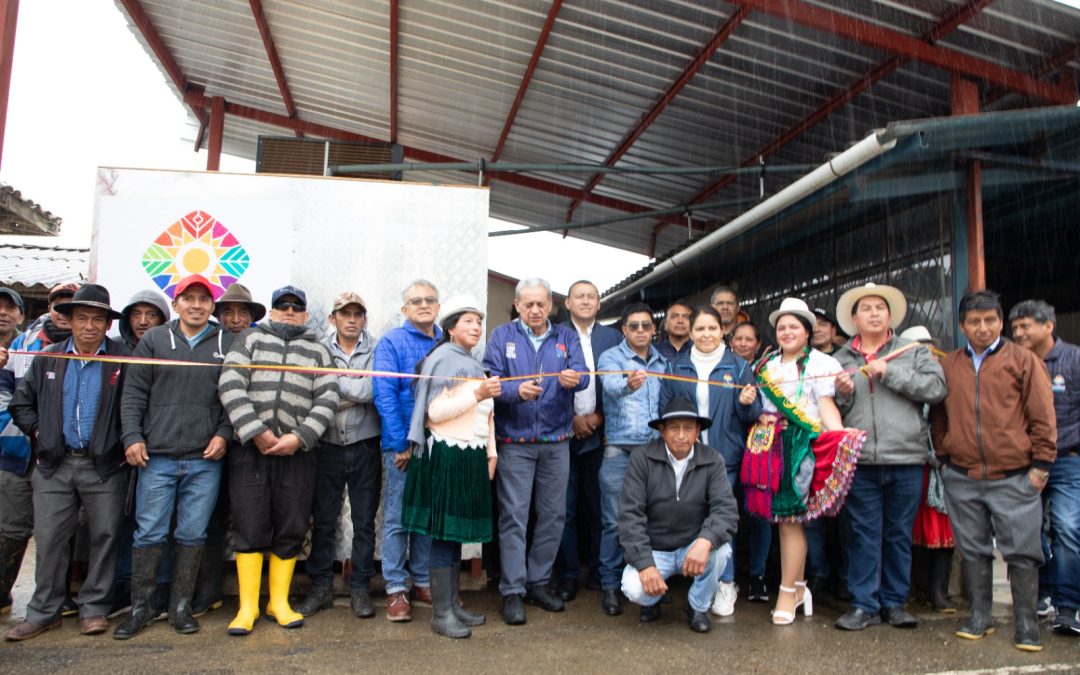 Entregamos banco de hielo a ganaderos de Pindilig